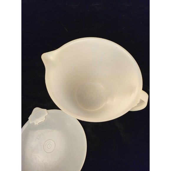 Vintage 8 Cup Tupperware Mix-N-Stor Measuring Pitcher/Cup - Picture 4 of 7